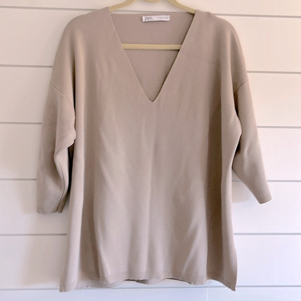 Zara Cream V-Neck Sweater with Three-Quarter Sleeves and Relaxed Fit